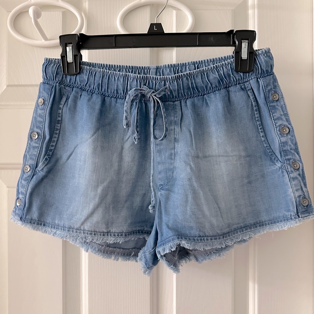 Bella Dahl Side Button Shorts